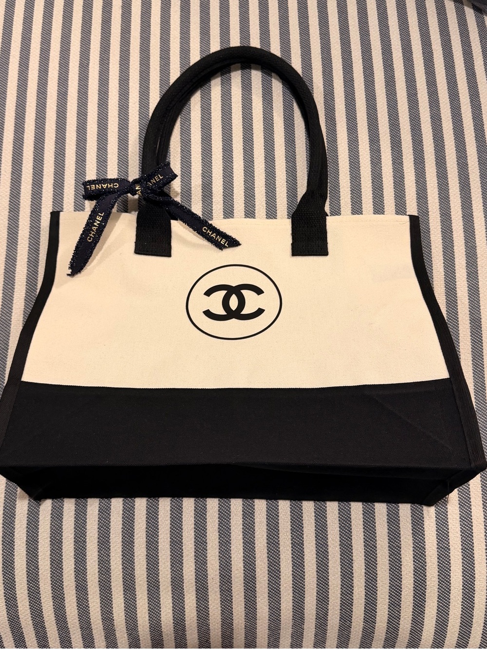CHANEL 🖤 Beauté Classy Canvas Tote Bag (USAGE : Beach 🏝️ Bag / Shopping 🛍️ Bag)